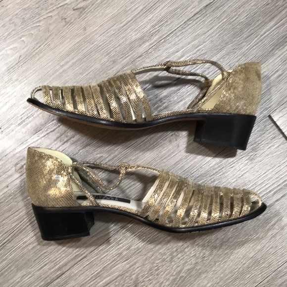 Stuart Weitzman Gold Covered Toe Blue closet Heel Sandals size 9 - Picture 7 of 8